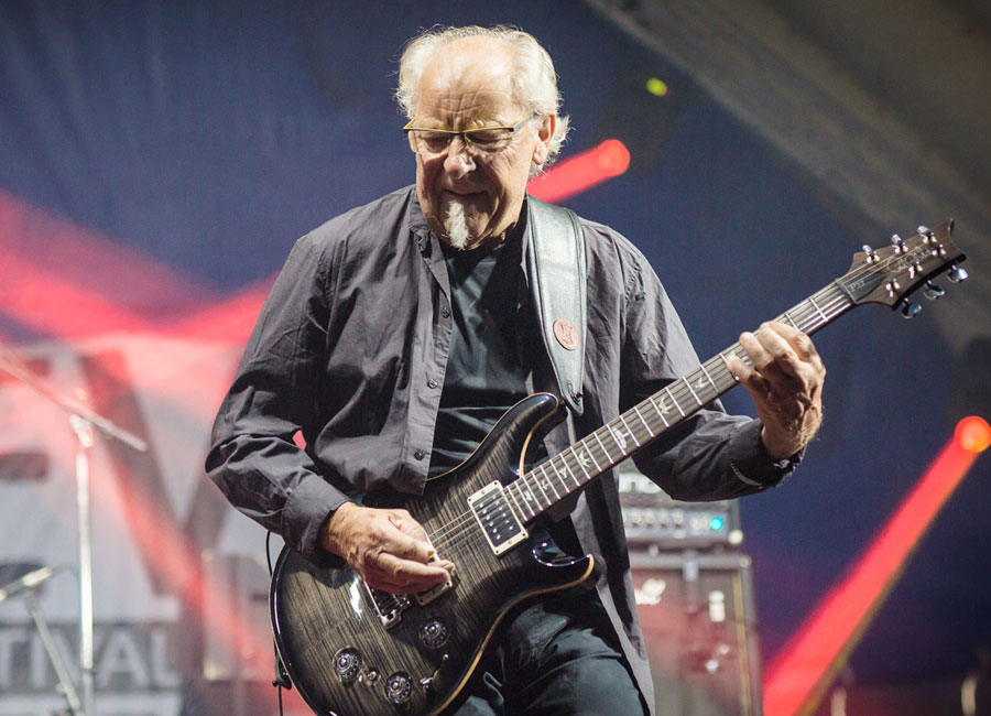 welcome Jethro Tull`s MARTIN BARRE (UK)