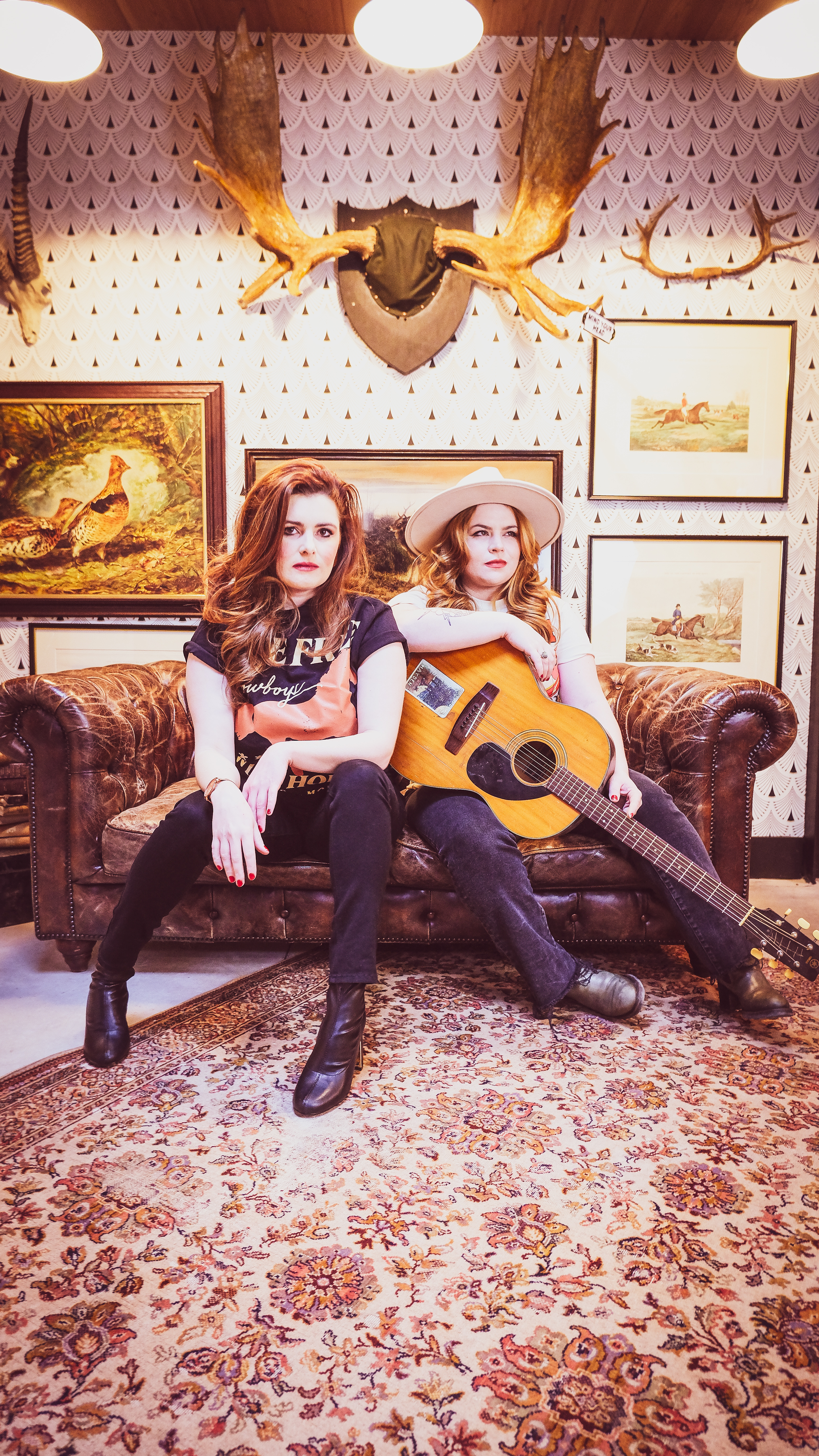 CASSIE & MAGGIE in den USA während Tournee von US-Sheriffs einvernommen!